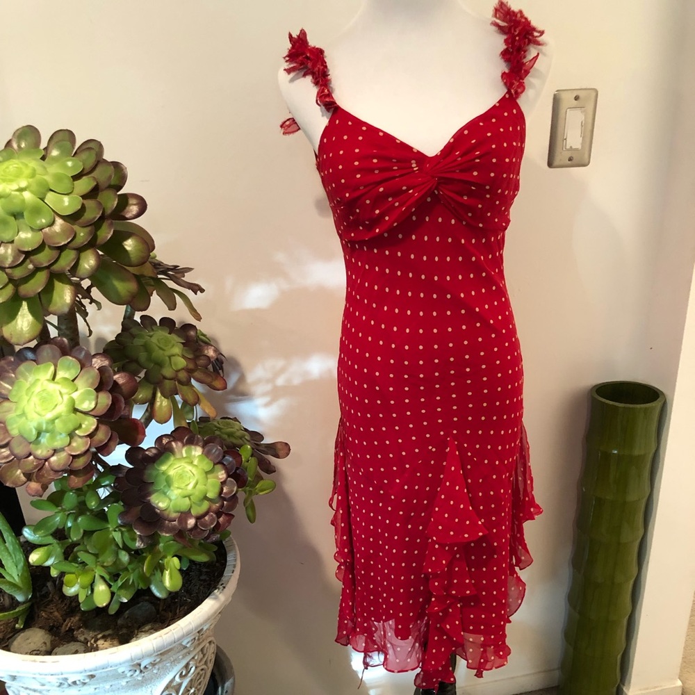 1940s inspired dress. Beautiful details!!!